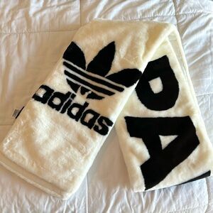 NEW Adidas Ivy Park faux fur white and black scarf